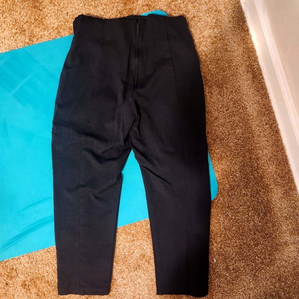 Pin-up Couture Laura Byrnes Black capris